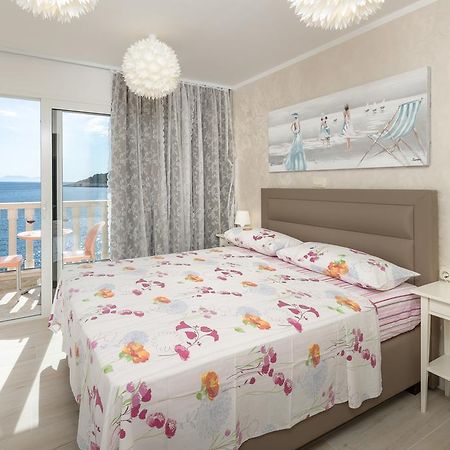 Superb Beachfront Luxury Seaview With Private Beach Apartment Milna  Ngoại thất bức ảnh