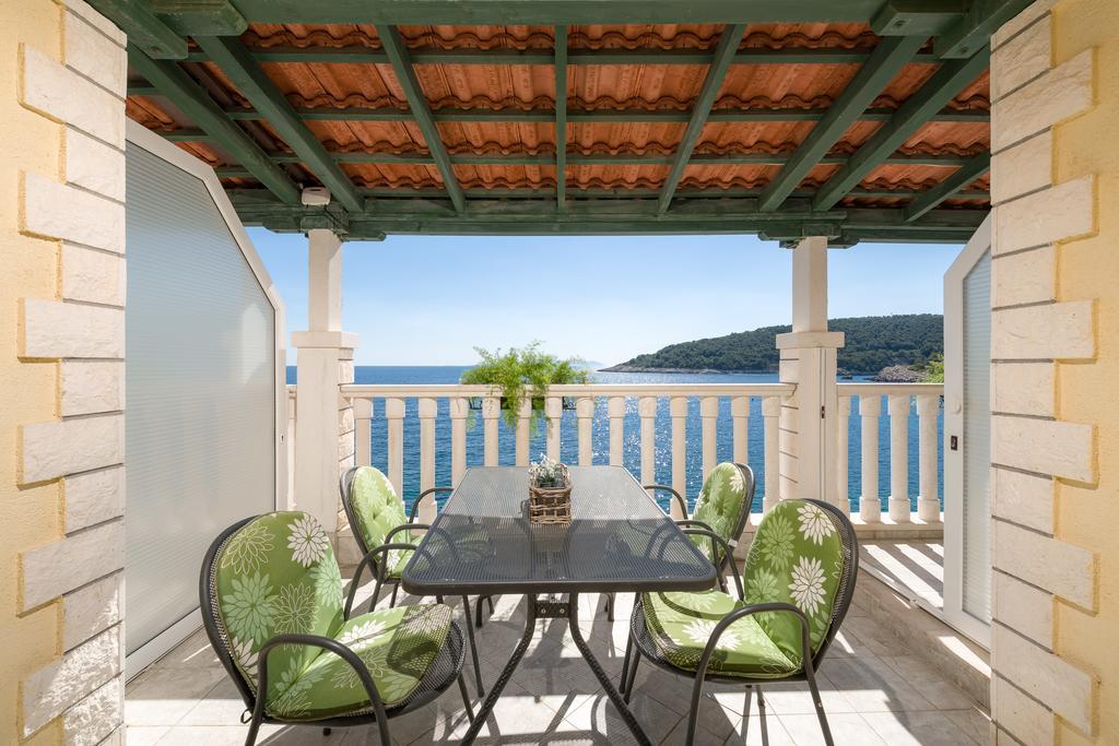 Superb Beachfront Luxury Seaview With Private Beach Milna  Ngoại thất bức ảnh