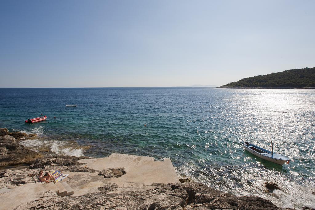 Superb Beachfront Luxury Seaview With Private Beach Milna  Ngoại thất bức ảnh