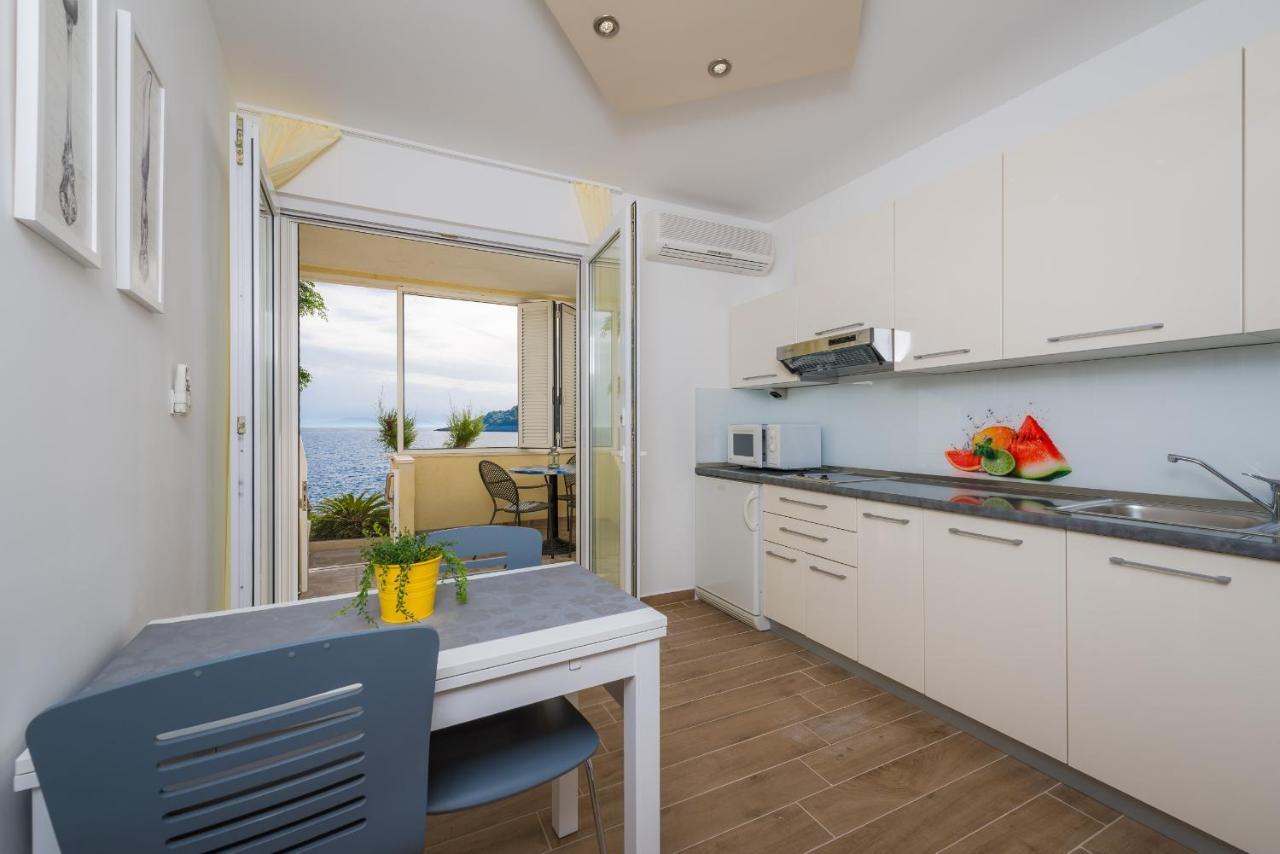 Superb Beachfront Luxury Seaview With Private Beach Milna  Ngoại thất bức ảnh